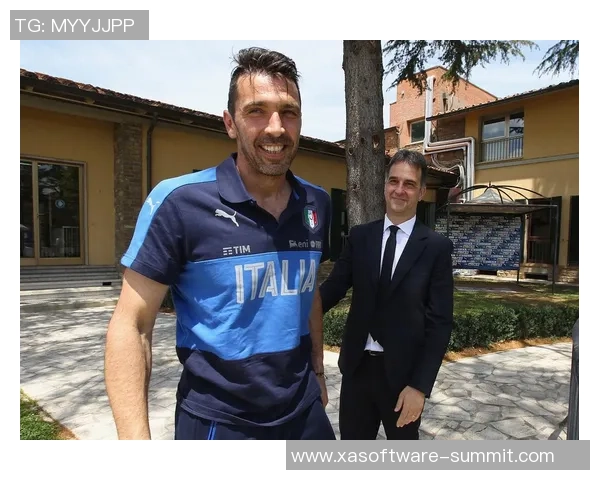 足坛巨星赛场突现跛脚瞬间引发球迷担忧热议不断