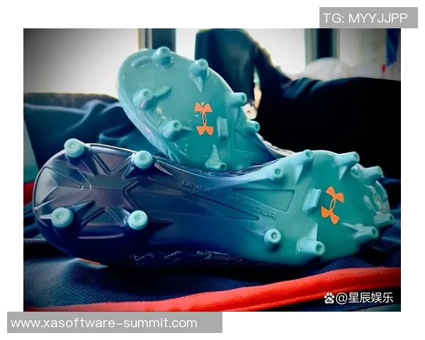 扁平足球鞋引领潮流 日本球星打造全新运动风尚 扁平足球鞋引领潮流 日本球星打造全新运动风尚