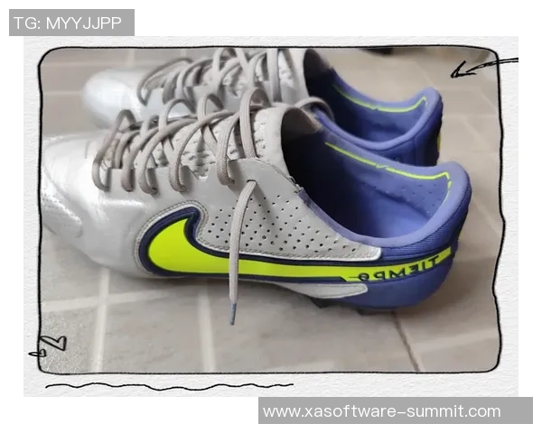 足球巨星们脚下的秘密武器揭秘 哪些顶级鞋款成就球场传奇